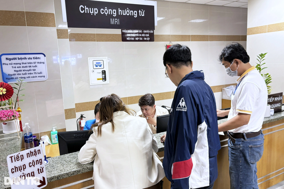 Tân Phó giáo sư y khoa tuổi 60 và nỗi lo bác sĩ bị trói mình vào máy móc - 8 Tân Phó giáo sư y khoa tuổi 60 và nỗi lo bác sĩ bị trói mình vào máy móc - 8