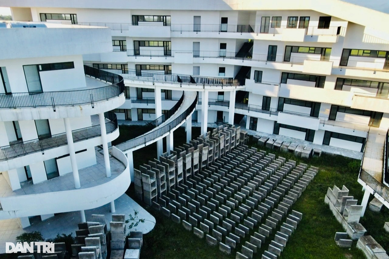 Det berømte spesialskoleprosjektet i Nghe An, som investerte nesten 100 milliarder VND, er forlatt - 4 Dự án trường chuyên nổi tiếng Nghệ An đã đầu tư gần 100 tỷ đồng bị bỏ không - 4