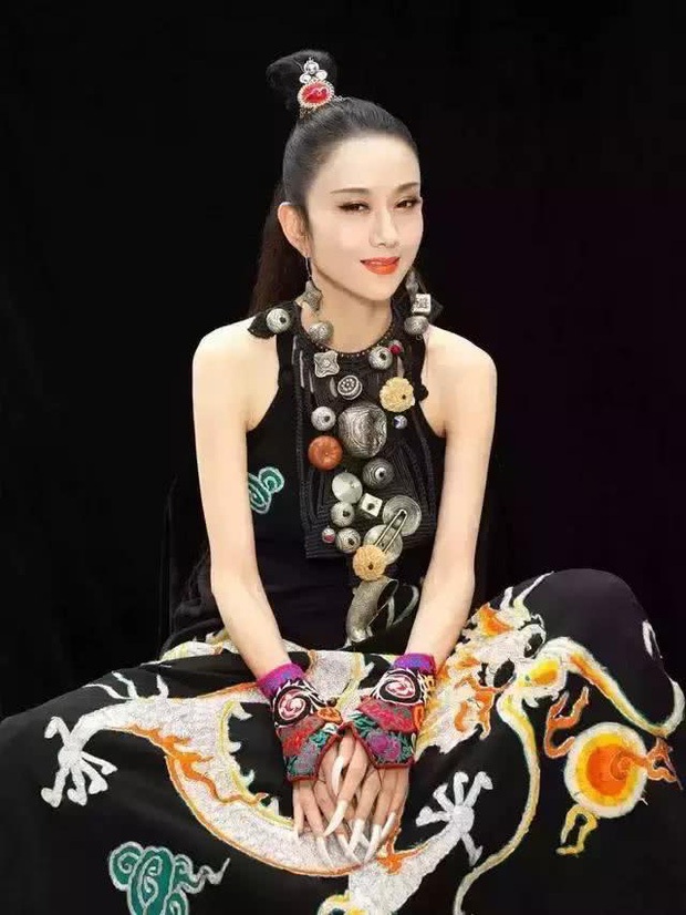 Nữ nghệ sĩ 20 năm không ăn cơm để giữ dáng, không sinh nở để làm nghệ thuật - 1 Nữ nghệ sĩ 20 năm không ăn cơm để giữ dáng, không sinh nở để làm nghệ thuật - 1