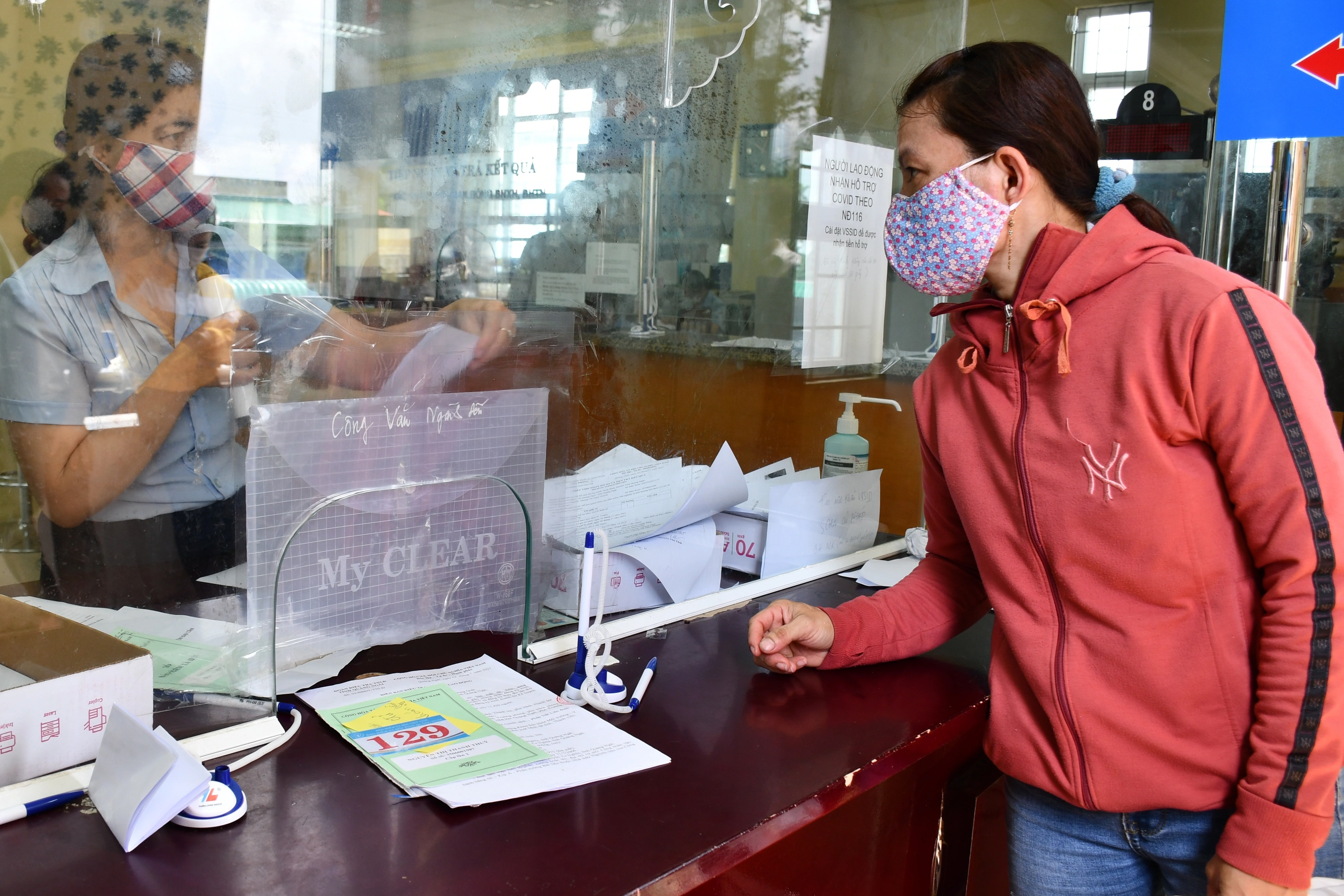 Tăng lương hưu, bán sổ bảo hiểm lấy hưu non tạo sóng tranh luận - 5 Tăng lương hưu, bán sổ bảo hiểm lấy hưu non tạo sóng tranh luận - 5