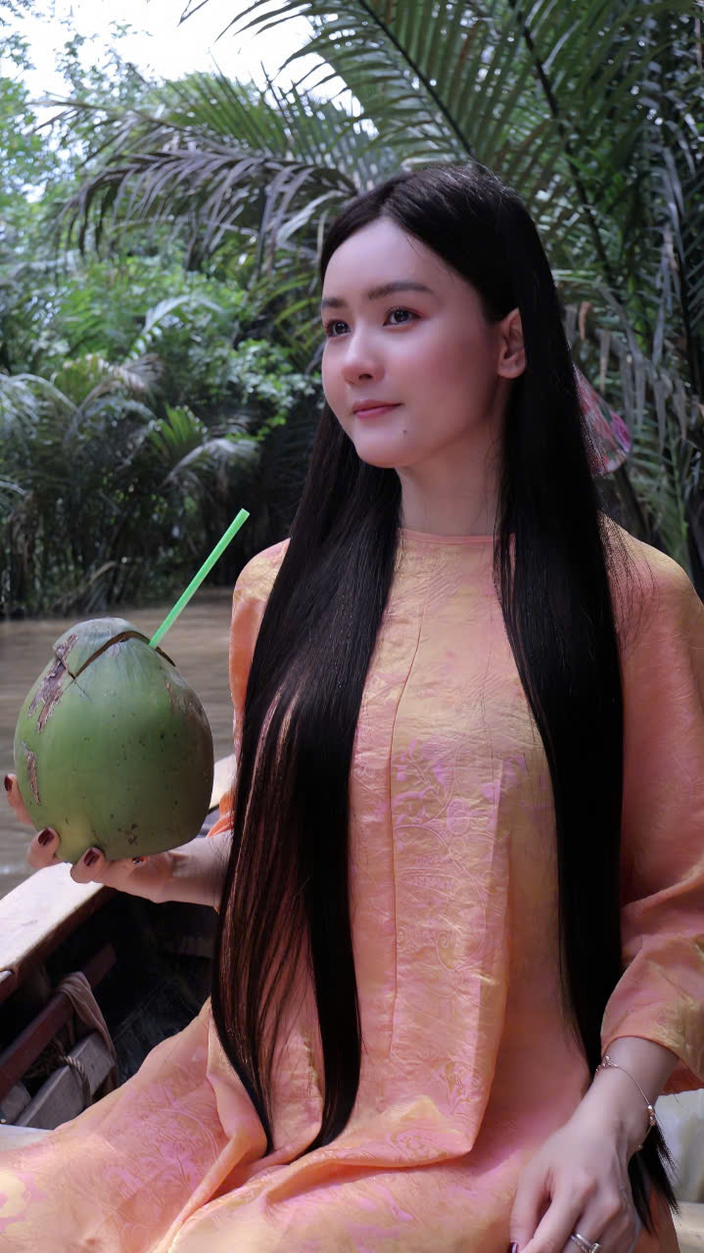 Cơn sốt check-in xuồng ba lá: Cảnh tượng ùn tắc, khách chờ 2 tiếng - 2 Cơn sốt check-in xuồng ba lá: Cảnh tượng ùn tắc, khách chờ 2 tiếng - 2