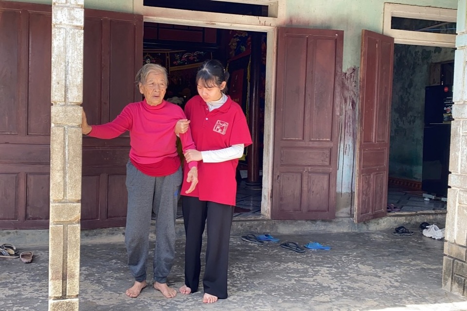 Thương nữ sinh trường chuyên khép dần ước mơ khi bố mẹ đột ngột qua đời - 3 Thương nữ sinh trường chuyên khép dần ước mơ khi bố mẹ đột ngột qua đời - 3
