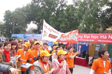 Rộn rã ngày hội tư vấn tuyển sinh 2012