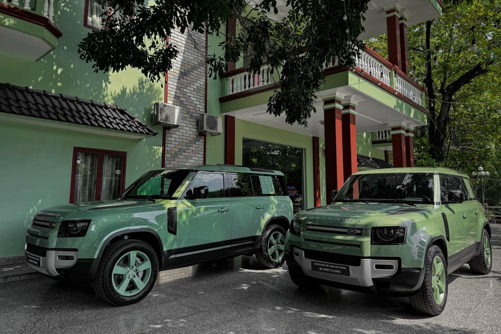 Anh em Bình Dương chi hơn 14 tỷ đồng mua cặp xe Land Rover bản giới hạn - 5 Anh em Bình Dương chi hơn 14 tỷ đồng mua cặp xe Land Rover bản giới hạn - 5