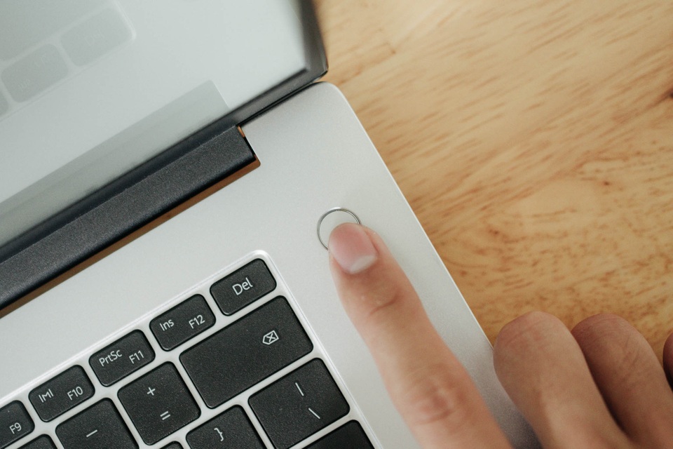 Trên tay Huawei MateBook D 15 - laptop đẹp và mạnh mẽ, giá 15,99 triệu đồng - 9 Trên tay Huawei MateBook D 15 - laptop đẹp và mạnh mẽ, giá 15,99 triệu đồng - 9