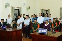 Đại tá quân đội sản xuất xăng giả, “bỏ túi” hàng chục tỉ đồng