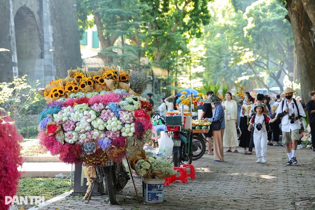 Tour Hà Nội cháy vé, phố cổ kín phòng vì khách săn chỗ xem diễu binh 2/9 - 3 Tour Hà Nội cháy vé, phố cổ kín phòng vì khách săn chỗ xem diễu binh 2/9 - 3
