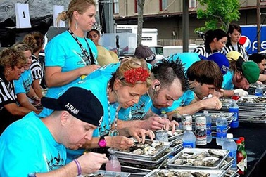 Những cuộc thi ăn lạ lùng nhất thế giới