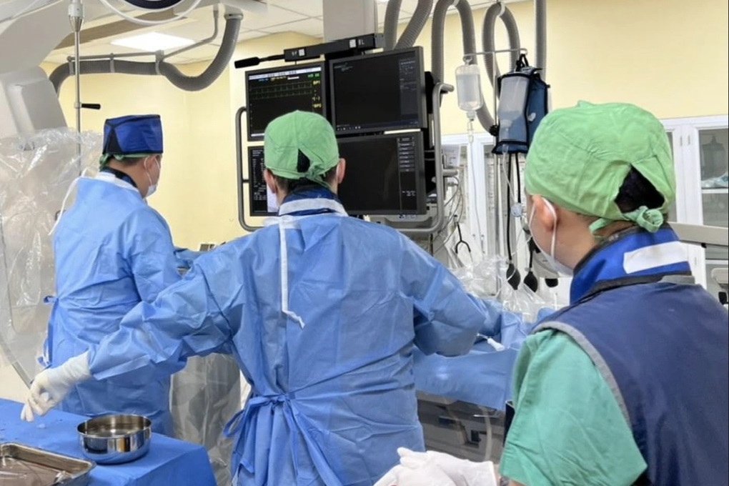 Người phụ nữ đột ngột nguy kịch khi đang cho cháu ăn - 1 Người phụ nữ đột ngột nguy kịch khi đang cho cháu ăn - 1