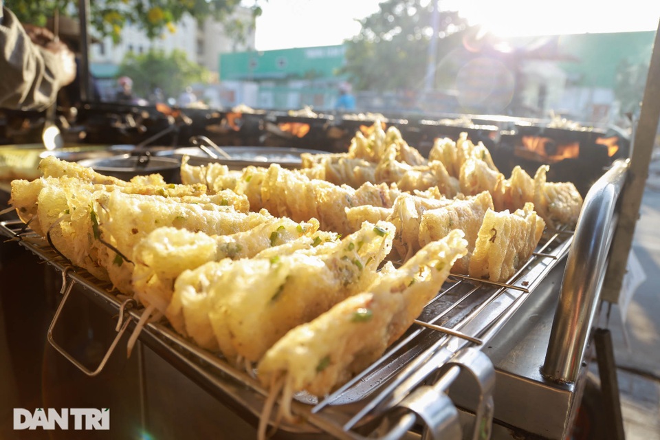 Bươn chải đủ nghề, người đàn ông chọn bán bánh xèo nuôi 3 con ăn học - 7 Bươn chải đủ nghề, người đàn ông chọn bán bánh xèo nuôi 3 con ăn học - 7