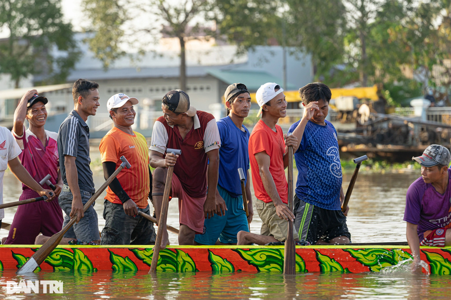 Đồng bào Khmer Nam bộ ngày đêm tập luyện cho giải đua ghe Ngo 2022 - 11