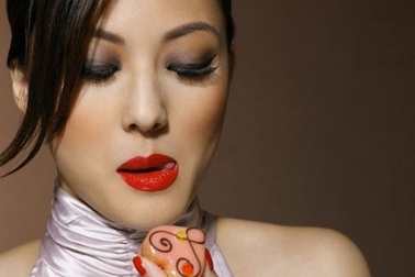 Chồng hư do cô em kết nghĩa quyến rũ "mời gọi"