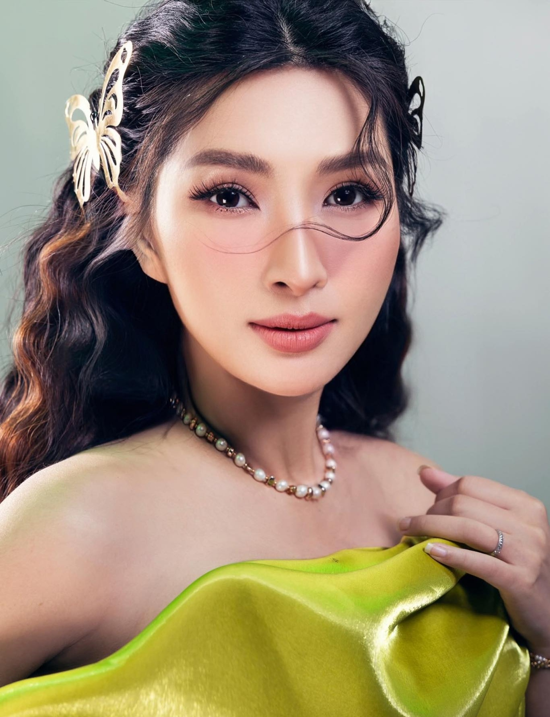 Cuộc sống kín tiếng, giàu có của Nguyễn Hồng Nhung trước khi kết hôn lần 2 - 11 Cuộc sống kín tiếng, giàu có của Nguyễn Hồng Nhung trước khi kết hôn lần 2 - 11