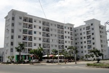 Sáu vạn nhẹ hơn bốn ngàn