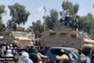 Taliban diễu hành khoe "chiến lợi phẩm" vũ khí Mỹ