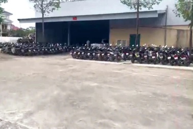 Giữ xe máy 10 ngày "chém" 450.000 đồng