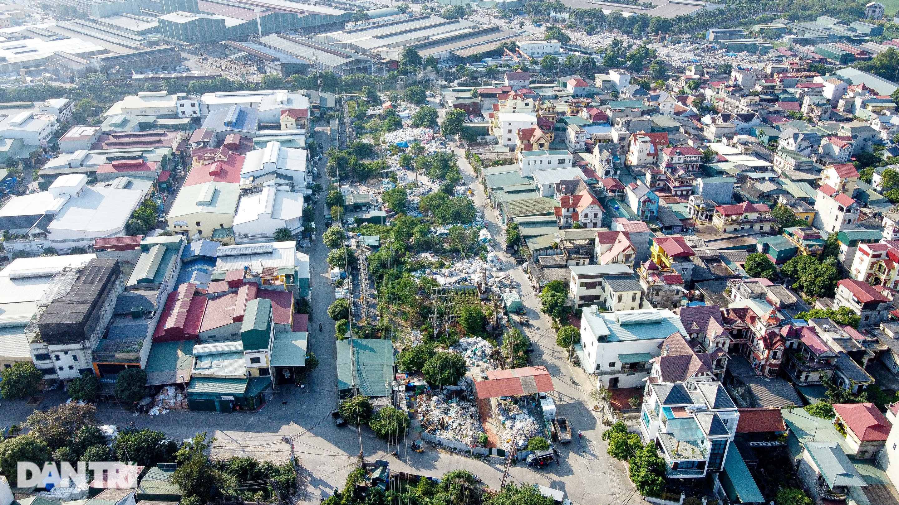 Cận cảnh đại công trường xay rác, người dân quanh năm ăn nhựa, uống nilon - 1 Cận cảnh đại công trường xay rác, người dân quanh năm ăn nhựa, uống nilon - 1