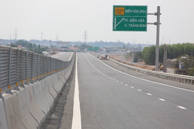 Xe từ cao tốc TPHCM - Long Thành đi Biên Hòa - Vũng Tàu phải vòng 18km