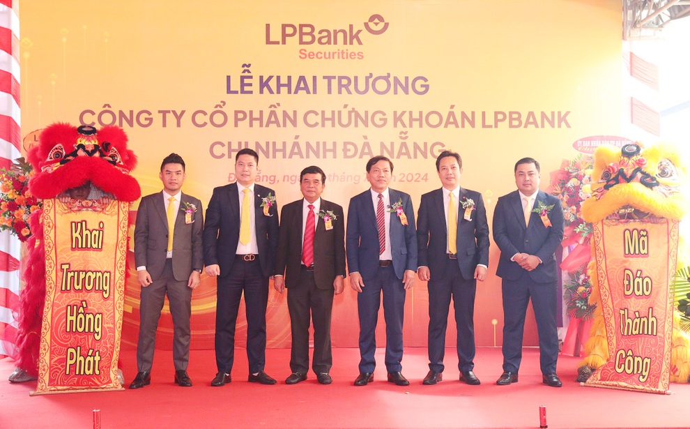 Chứng khoán LPBank khai trương chi nhánh Đà Nẵng - 2 Chứng khoán LPBank khai trương chi nhánh Đà Nẵng - 2