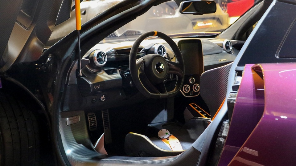 Bí ẩn một chiếc siêu xe McLaren Senna sơn đổi màu - 2 Bí ẩn một chiếc siêu xe McLaren Senna sơn đổi màu - 2