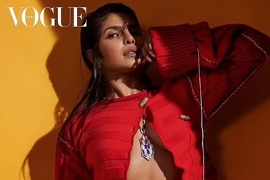 Nhan sắc Ấn Độ - Hoa hậu Thế giới 2000 khoe sắc vóc nóng bỏng