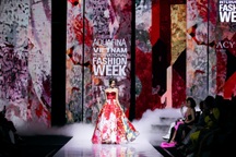 Gắn kết hội họa và thời trang - xu hướng của các thương hiệu cao cấp