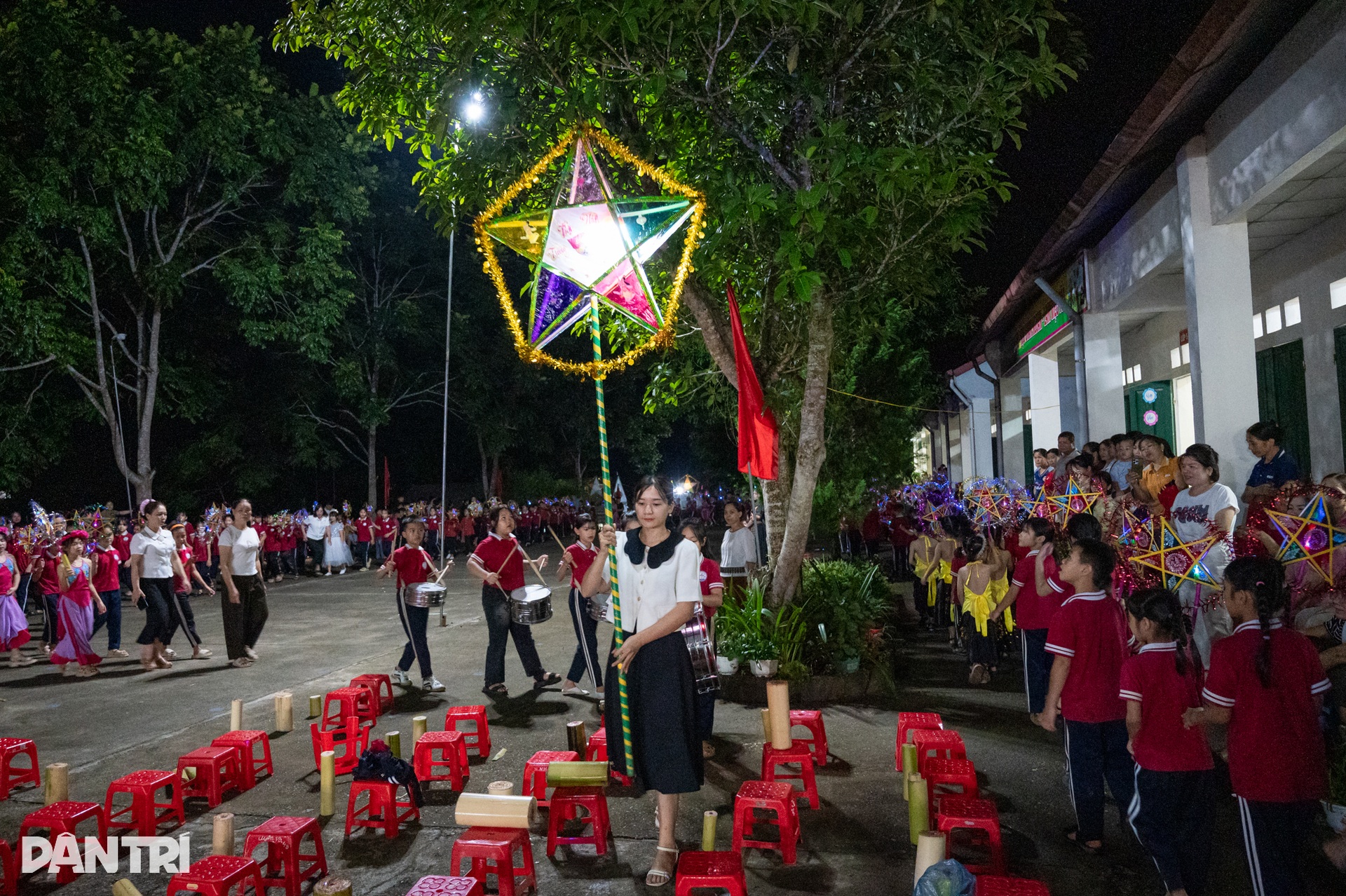Trung thu tới sớm với 230 em nhỏ vùng cao dưới ánh đèn ông sao lung linh - 7