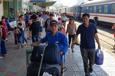 Hết Tết, Tàu vào Nam đông nghẹt, ra Bắc trống rỗng