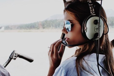 Gặp nữ phi công “nóng bỏng” nhất trên mạng xã hội