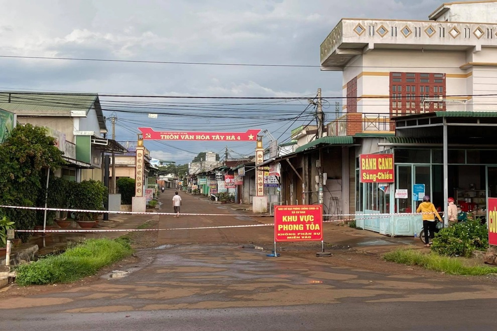Đắk Lắk lập tổ công tác đặc biệt sau chùm ca bệnh ở cùng một buôn - 2 Đắk Lắk lập tổ công tác đặc biệt sau chùm ca bệnh ở cùng một buôn - 2