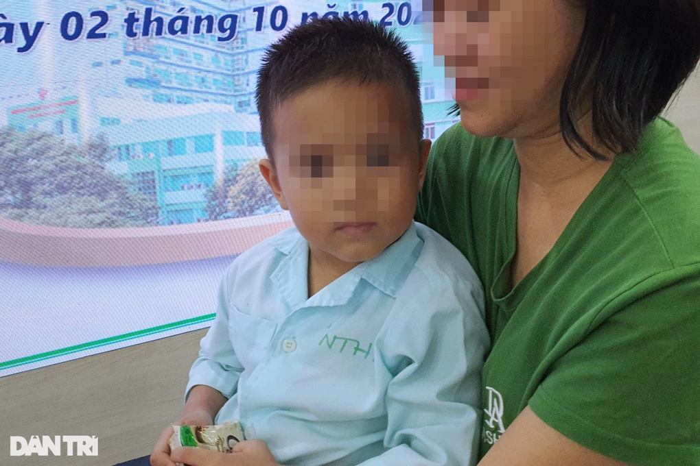 Chạy giỡn ở nhà, bé trai 3 tuổi bị chiếc đũa cắm xuyên mũi, thủng sọ - 1 Chạy giỡn ở nhà, bé trai 3 tuổi bị chiếc đũa cắm xuyên mũi, thủng sọ - 1