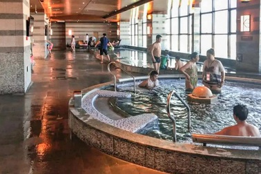 Bể tắm onsen kiểu Nhật ngày càng phổ biến tại châu Á