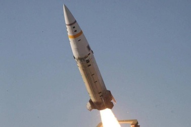 Ukraine phóng loạt tên lửa ATACMS vào lãnh thổ Nga, Moscow dọa đáp trả