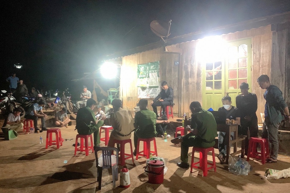 Đe dọa chém cả nhà để ép bán cau giá rẻ - 1 Đe dọa chém cả nhà để ép bán cau giá rẻ - 1