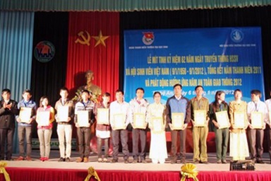 ĐH Vinh trao thưởng 62 gương mặt “Sao tháng Giêng”