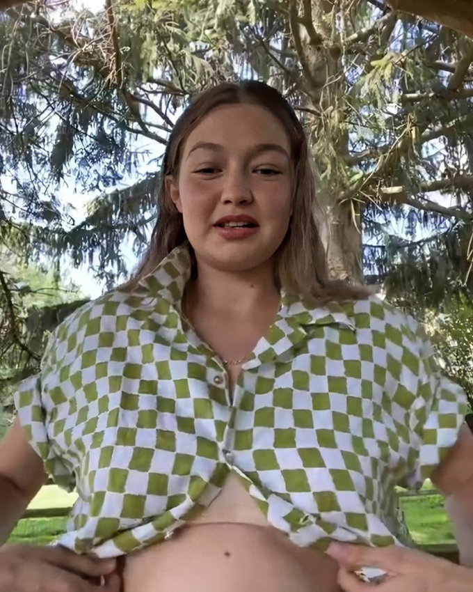 Gigi Hadid lần đầu khoe bụng bầu 7 tháng, vóc dáng lên cân cùng nhan sắc nhiều thay đổi gây chú ý lớn - Ảnh 7. Gigi Hadid lần đầu khoe bụng bầu 7 tháng, vóc dáng lên cân cùng nhan sắc nhiều thay đổi gây chú ý lớn - Ảnh 7.