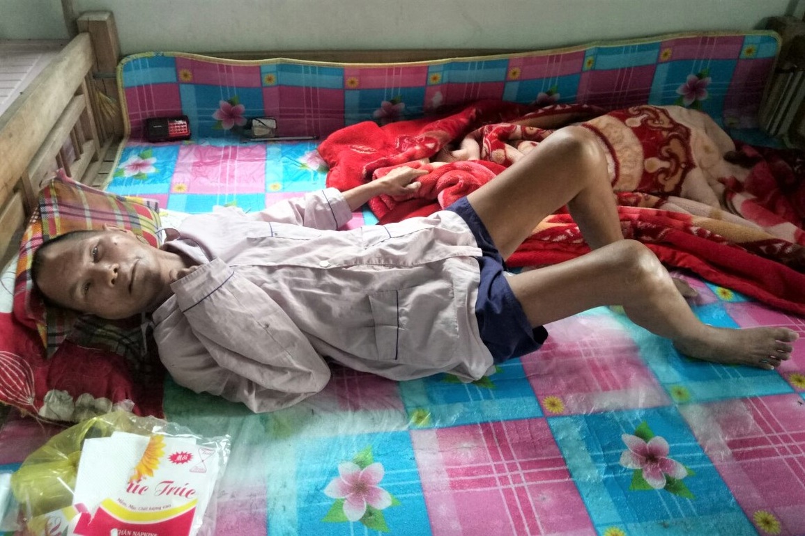 Nước mắt người đàn ông tuổi tứ tuần cầu xin phép màu ghép não cho cha - 1 Nước mắt người đàn ông tuổi tứ tuần cầu xin phép màu ghép não cho cha - 1