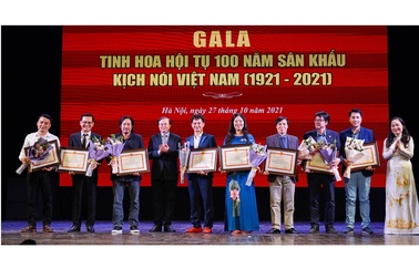 Xúc động Gala "Tinh hoa hội tụ 100 năm sân khấu kịch nói Việt Nam"