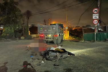 Đi sân bay đón người thân, 2 mẹ con bị xe cán tử vong ở TPHCM