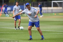 Huấn luyện viên Sarri mang nhiều cầu thủ trẻ Chelsea đi du đấu