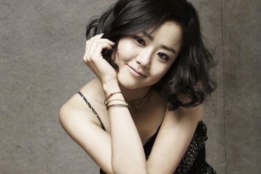 Sao “Trái tim mùa thu” tự tay làm bánh tặng fan 