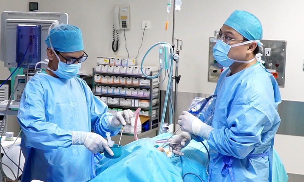 Biến dạng mặt do u nhầy xoang trán - 1 Biến dạng mặt do u nhầy xoang trán - 1