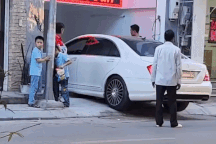 Sự thật chủ quán trà đá Hà Nội, "sáng bán trà đá, chiều đi xế hộp tiền tỷ"