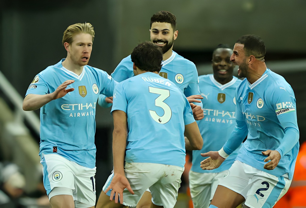 Man City hạ Newcastle nhờ bàn thắng ở phút bù giờ - 3 Man City hạ Newcastle nhờ bàn thắng ở phút bù giờ - 3