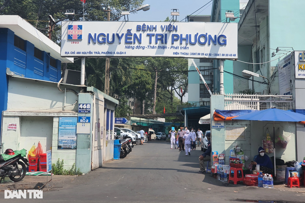 TPHCM: Cấp cứu chiến sĩ công an, dân quân bị đâm nguy kịch - 1 TPHCM: Cấp cứu chiến sĩ công an, dân quân bị đâm nguy kịch - 1