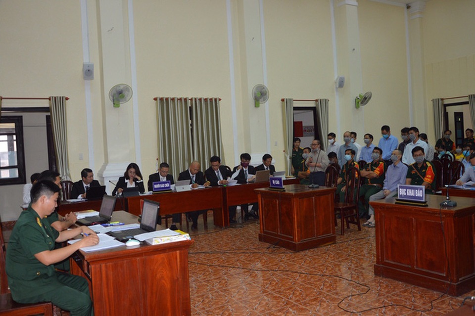 Cựu nhân viên quốc phòng lừa 3 ngân hàng bị tuyên 18 năm tù - 2