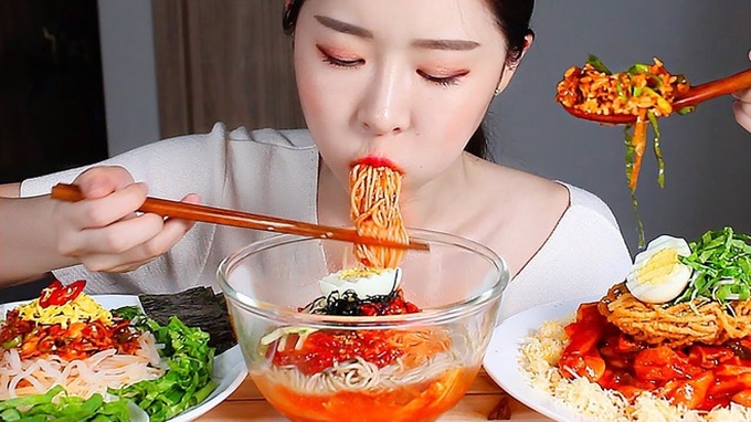 Nỗi khổ chỉ hội ăn kiêng như Tóc Tiên và Diệu Nhi mới hiểu: Xem mukbang thì mới bớt cơn thèm, nuốt mới trôi - Ảnh 2. Nỗi khổ chỉ hội ăn kiêng như Tóc Tiên và Diệu Nhi mới hiểu: Xem mukbang thì mới bớt cơn thèm, nuốt mới trôi - Ảnh 2.