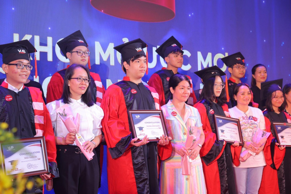 Đón trung tâm thứ 70 tại Hà Nội, VUS kỳ vọng chinh phục phụ huynh, học sinh - 2 Đón trung tâm thứ 70 tại Hà Nội, VUS kỳ vọng chinh phục phụ huynh, học sinh - 2
