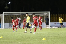 Đội tuyển Việt Nam làm quen sân Panaad, sẵn sàng đấu Philippines