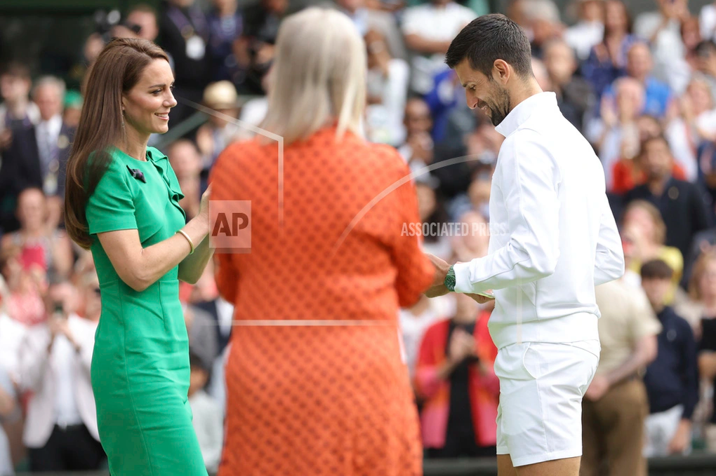 Djokovic nhận án phạt 8.000 USD sau hành vi đập vợt - 2 Djokovic nhận án phạt 8.000 USD sau hành vi đập vợt - 2